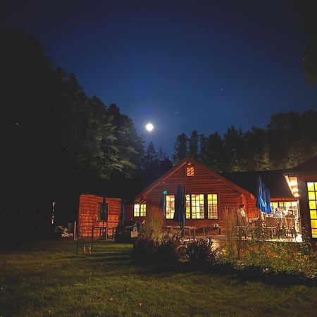 Готель Haliburton Post House Minden Екстер'єр фото