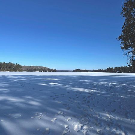 Готель Haliburton Post House Minden Екстер'єр фото