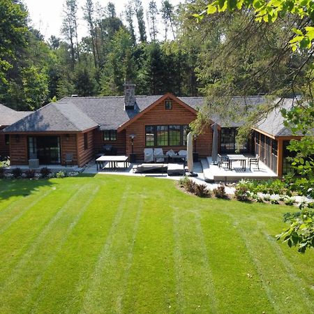 Готель Haliburton Post House Minden Екстер'єр фото