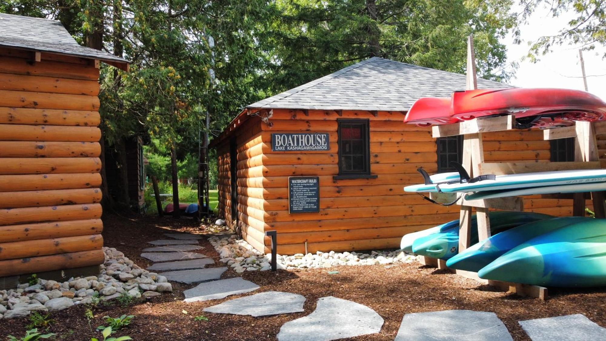 Готель Haliburton Post House Minden Екстер'єр фото