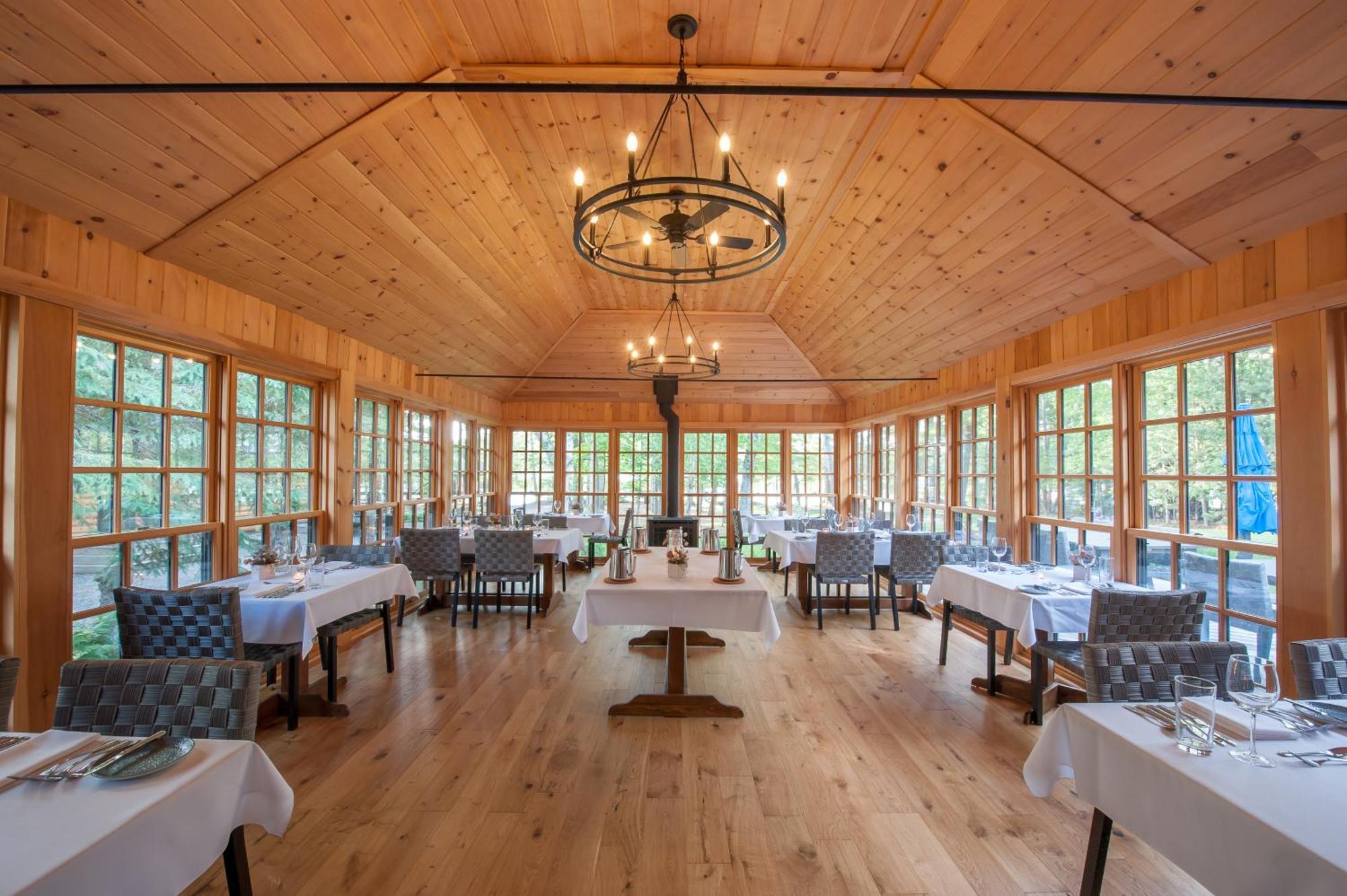 Готель Haliburton Post House Minden Екстер'єр фото