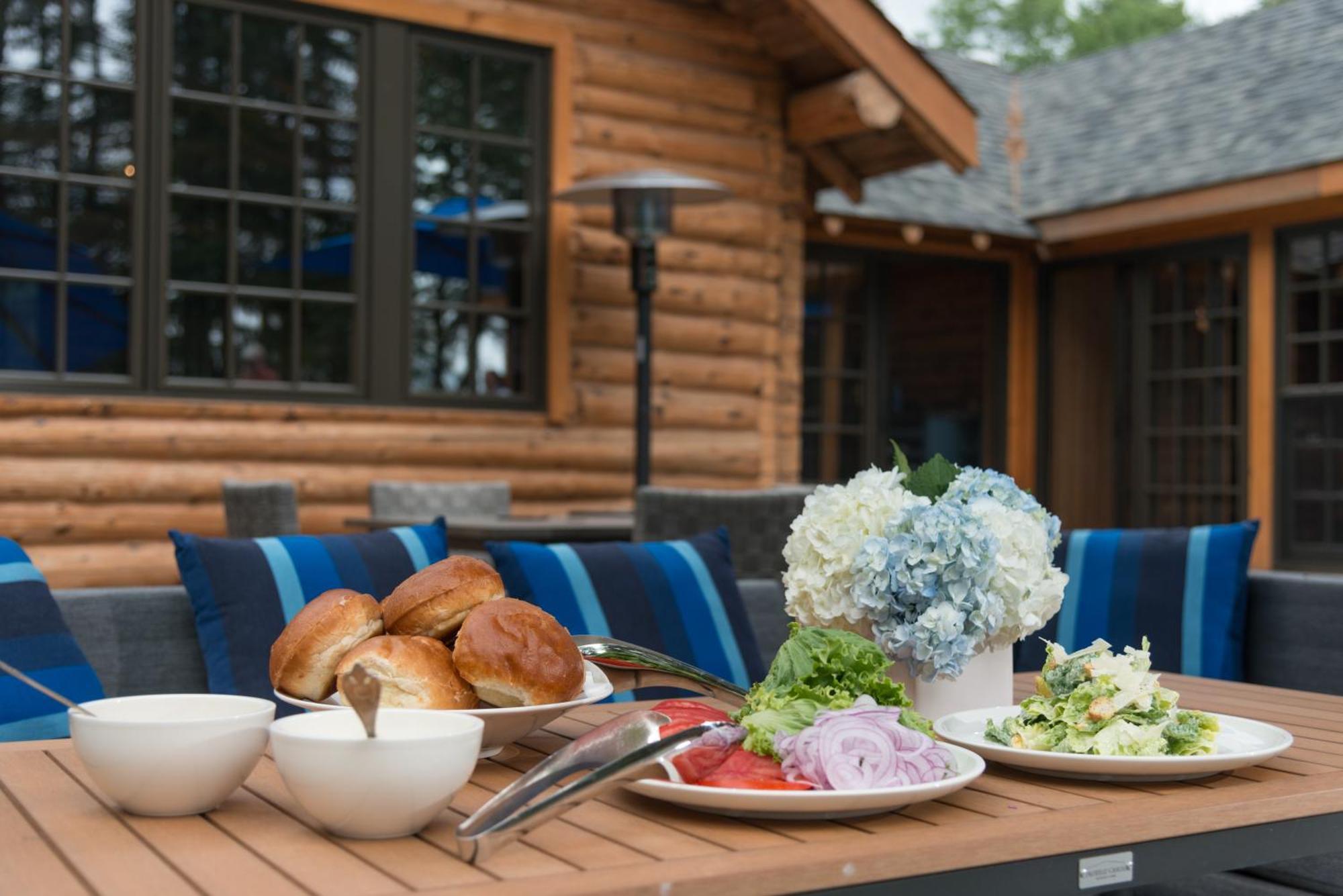 Готель Haliburton Post House Minden Екстер'єр фото