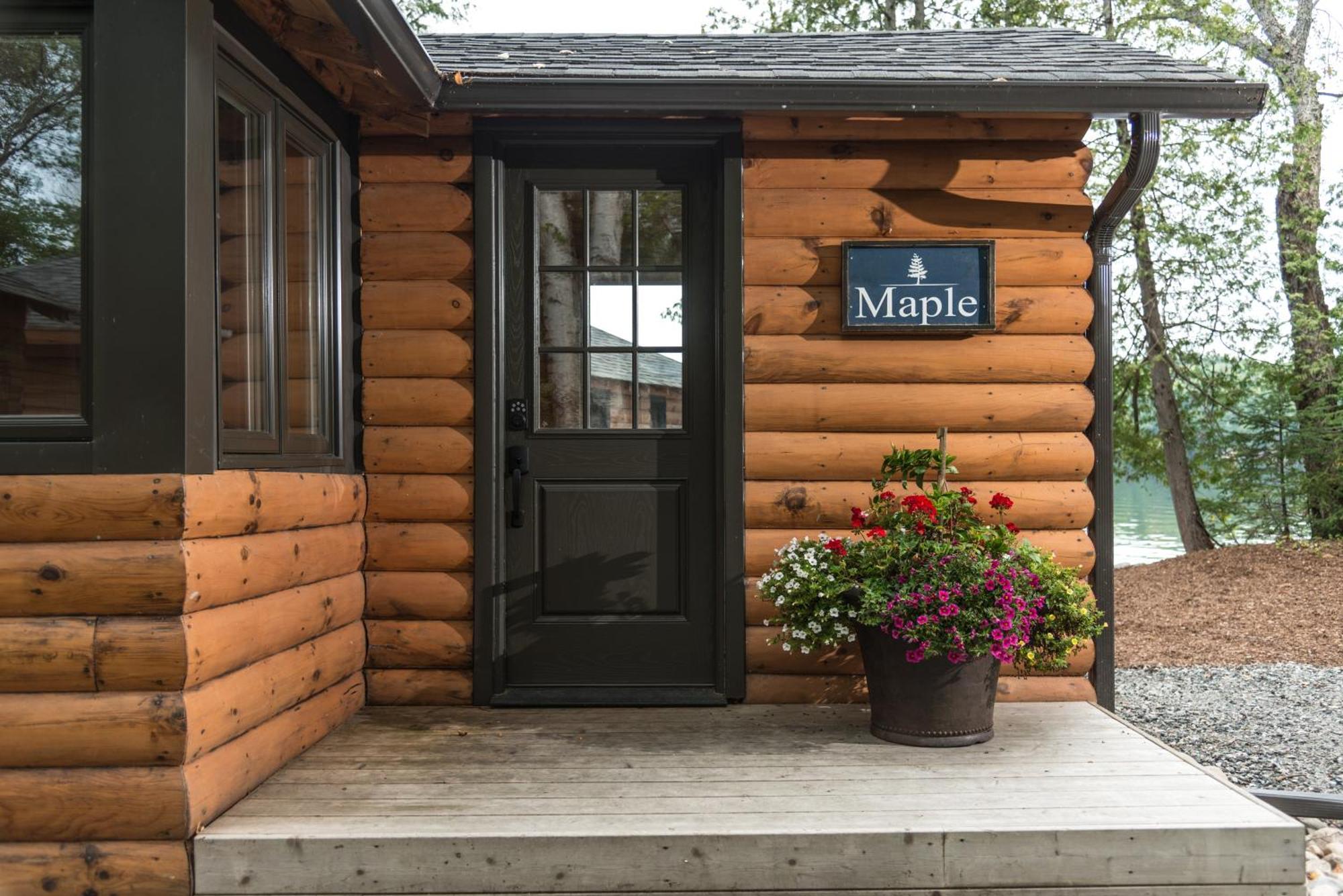 Готель Haliburton Post House Minden Екстер'єр фото