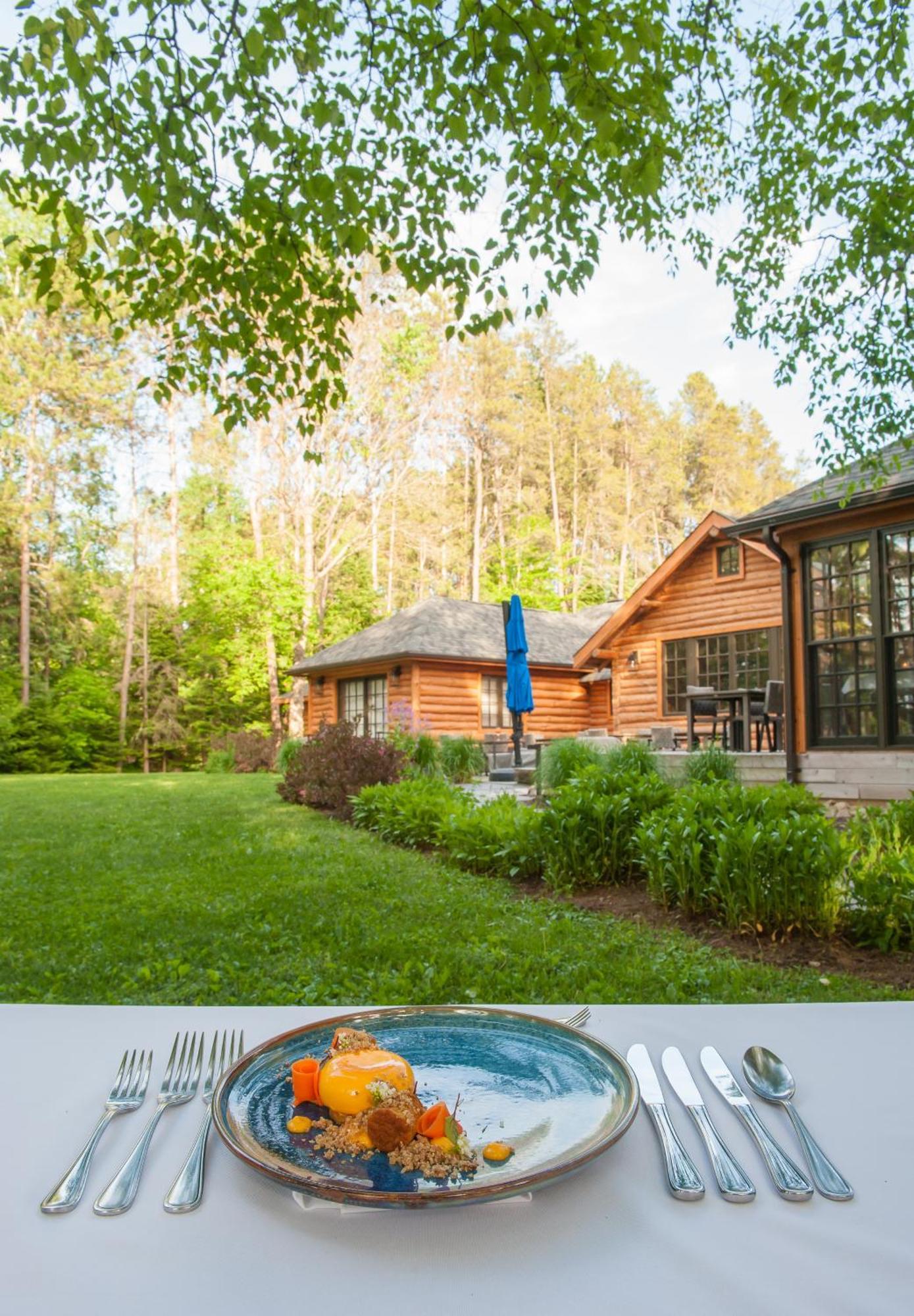 Готель Haliburton Post House Minden Екстер'єр фото