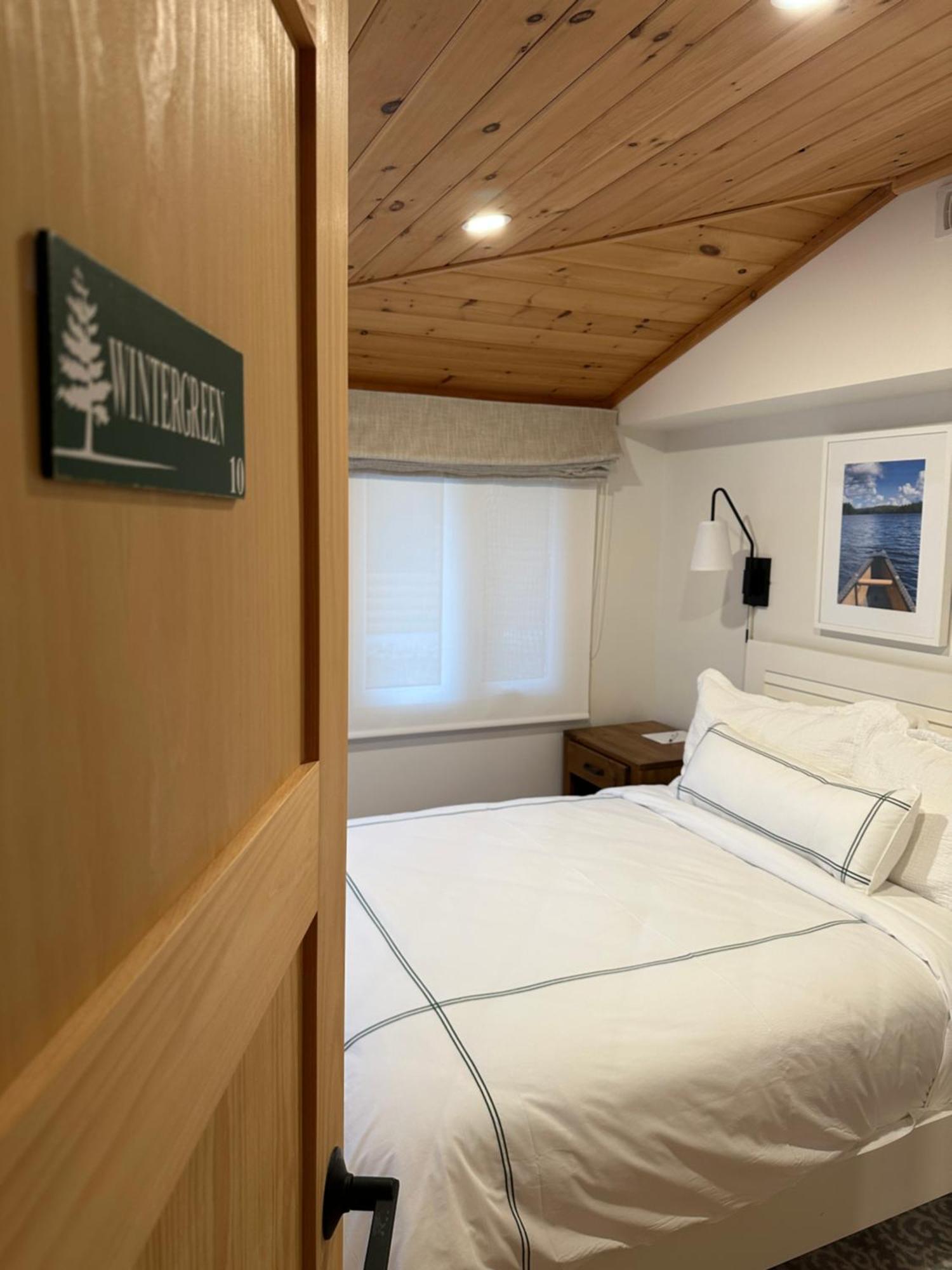 Готель Haliburton Post House Minden Екстер'єр фото