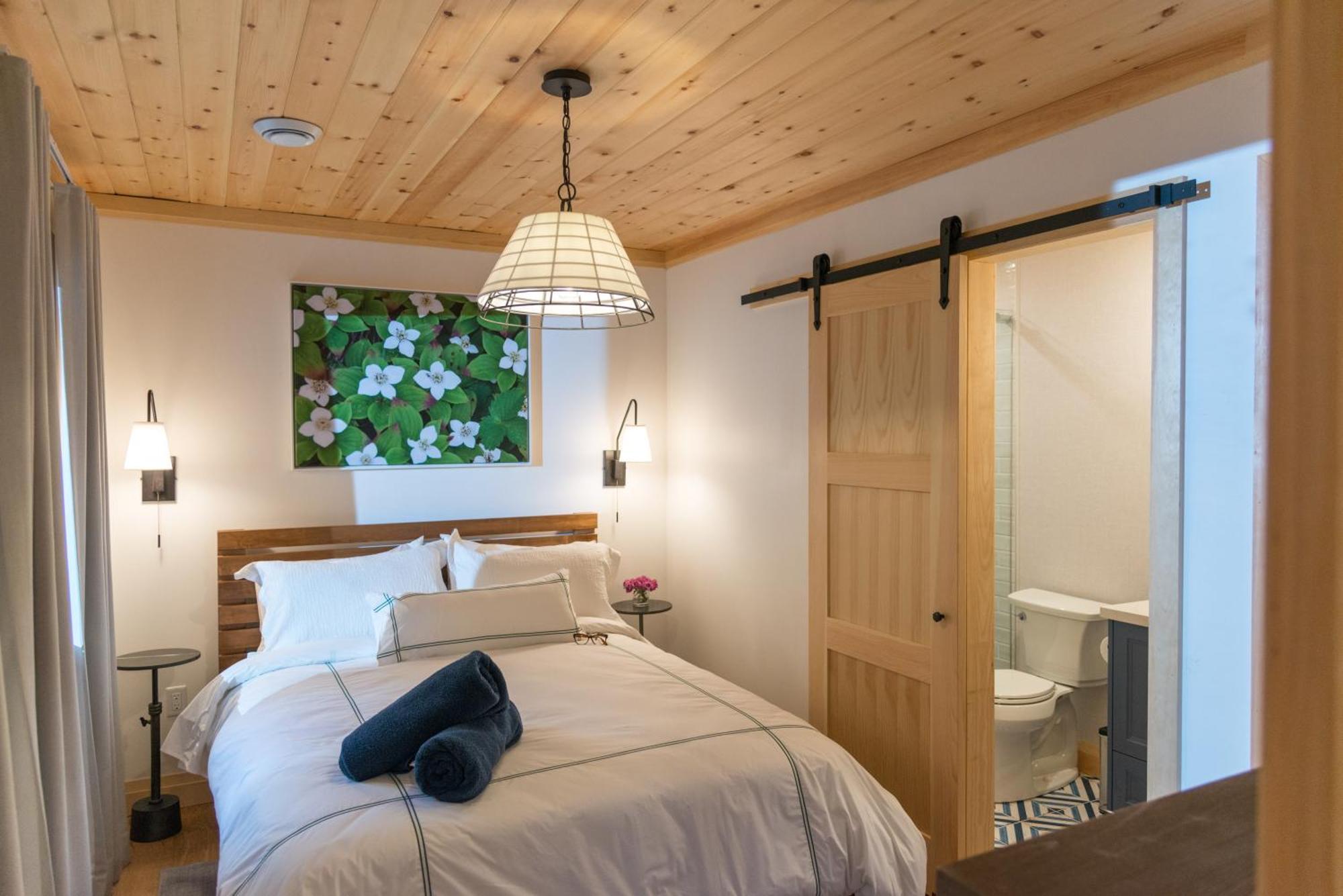 Готель Haliburton Post House Minden Екстер'єр фото