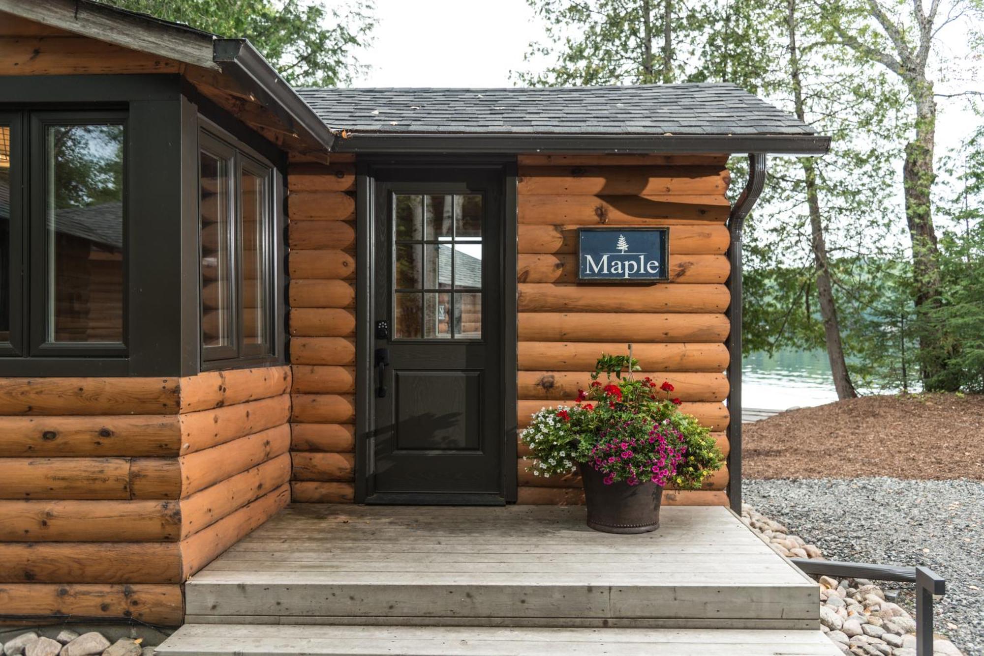Готель Haliburton Post House Minden Екстер'єр фото