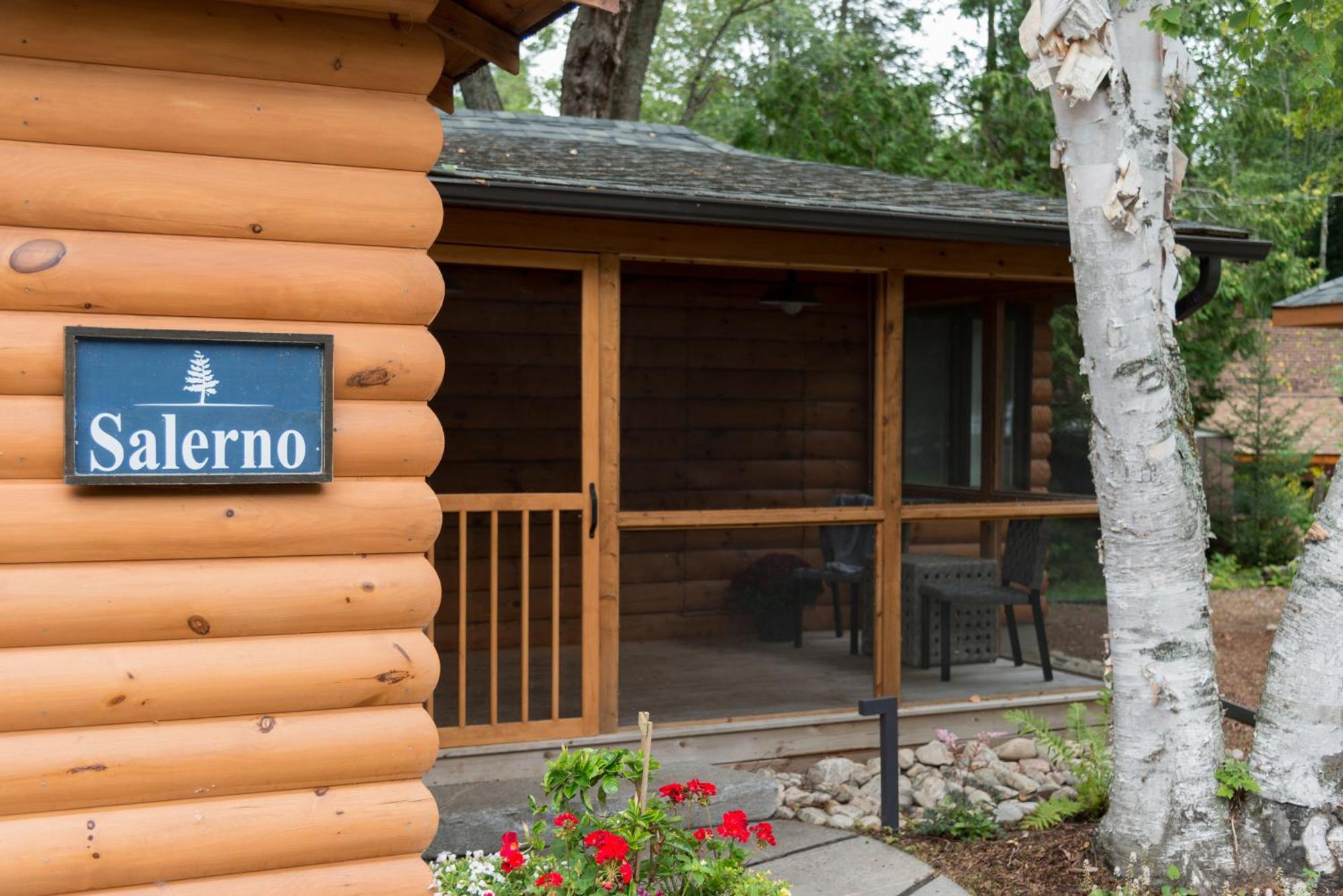 Готель Haliburton Post House Minden Екстер'єр фото