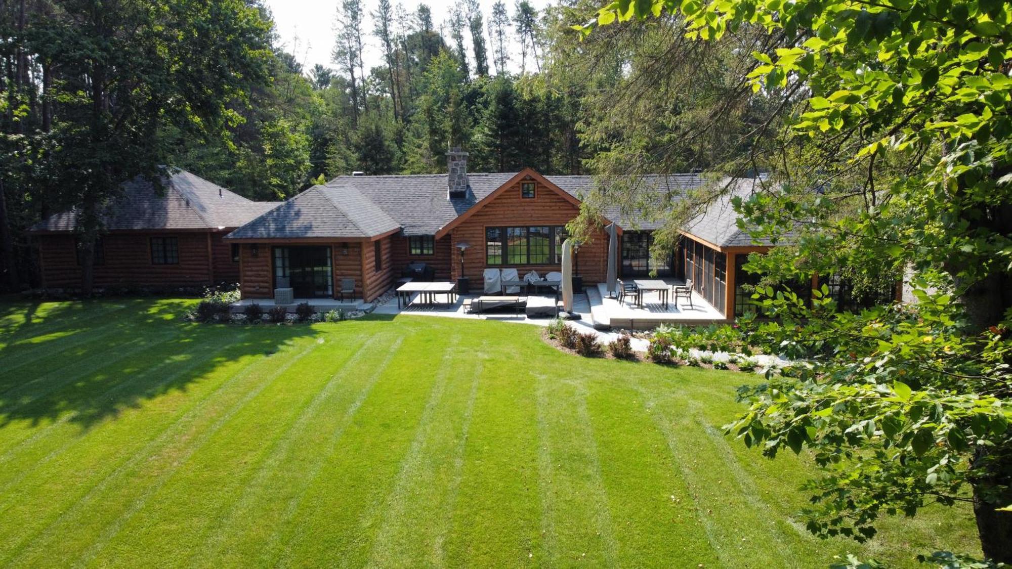 Готель Haliburton Post House Minden Екстер'єр фото