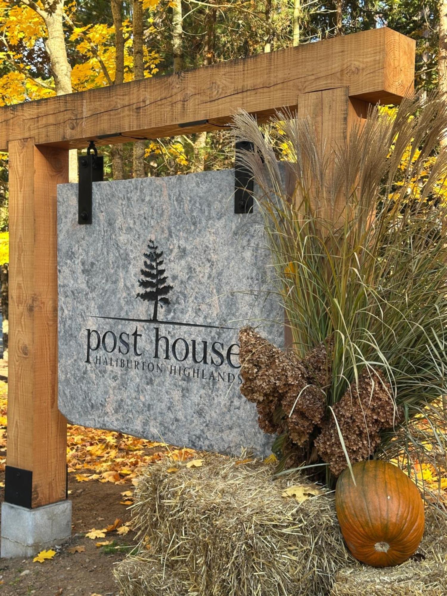 Готель Haliburton Post House Minden Екстер'єр фото